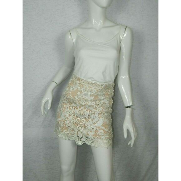 Blessed Are The Meek ivory Floral Lace Skirt Sz 2 - Picture 5 of 8
